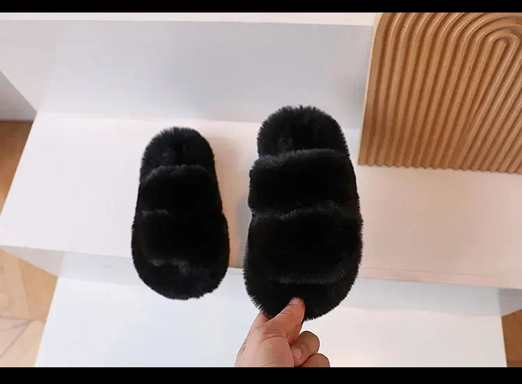 Zapatos cálidos para niños, color liso, versátiles, pantuflas de invierno con pelo para niños y niñas, nuevos zapatos de interior para niños 2025, a la moda, antideslizantes, elegantes.