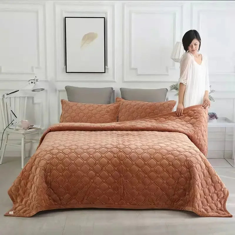 1PC Luxury Bed Cover Thickened Anti-Slip Bed Solid Color Warm Quilted Bedspread Bedding Velvet Comforter Short Plush Sofa Towel
