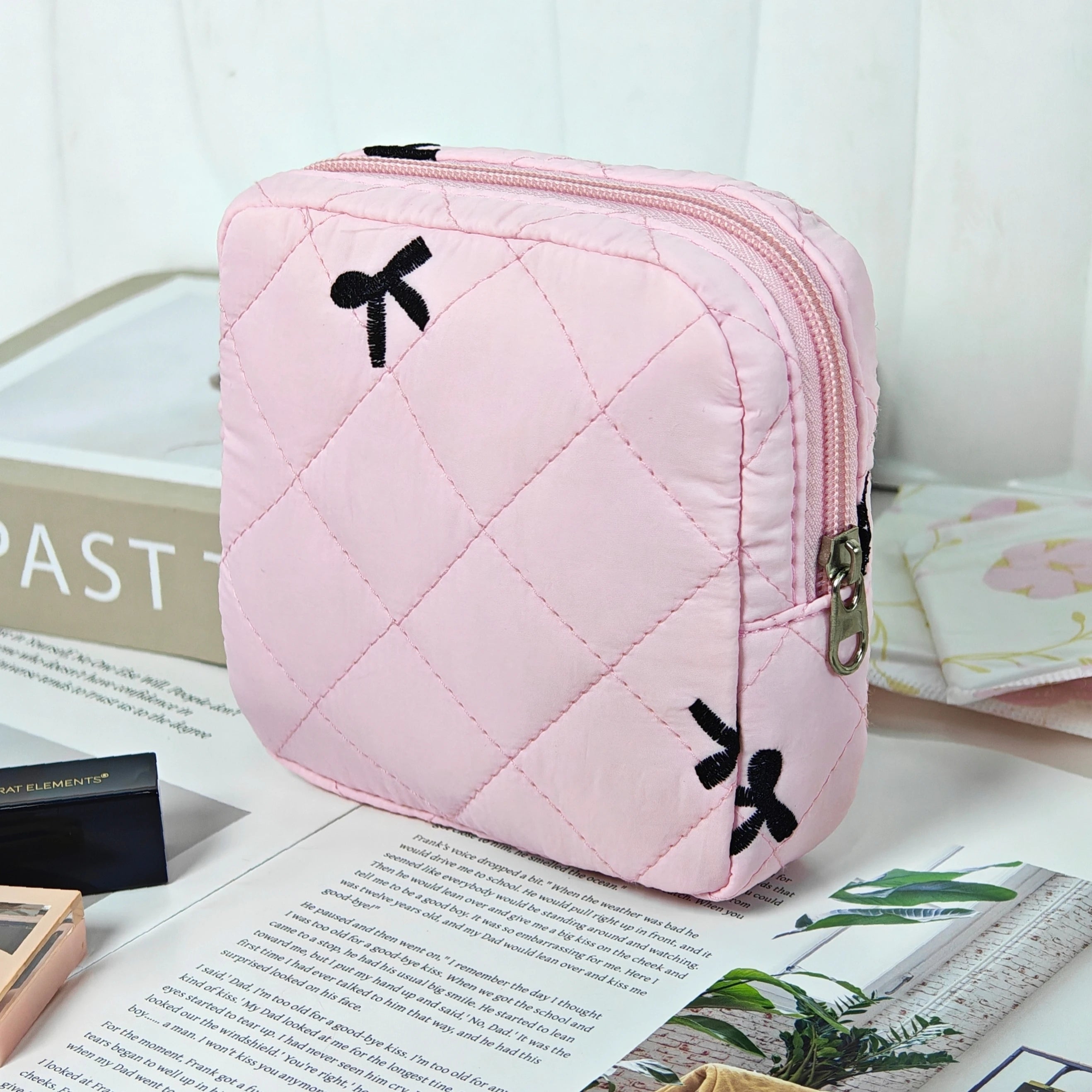Bows Embroidery Craft Makeup Bag, Cute, Fashionable, Simple and Versatile, Suitable for Storing Small Items