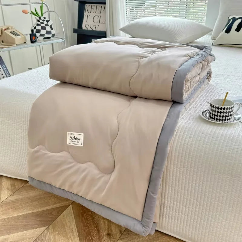 Summer Comforter: Lightweight, Machine - Washable AC Quilt, Suitable for Families, Travelers & Any Bedroom Setup