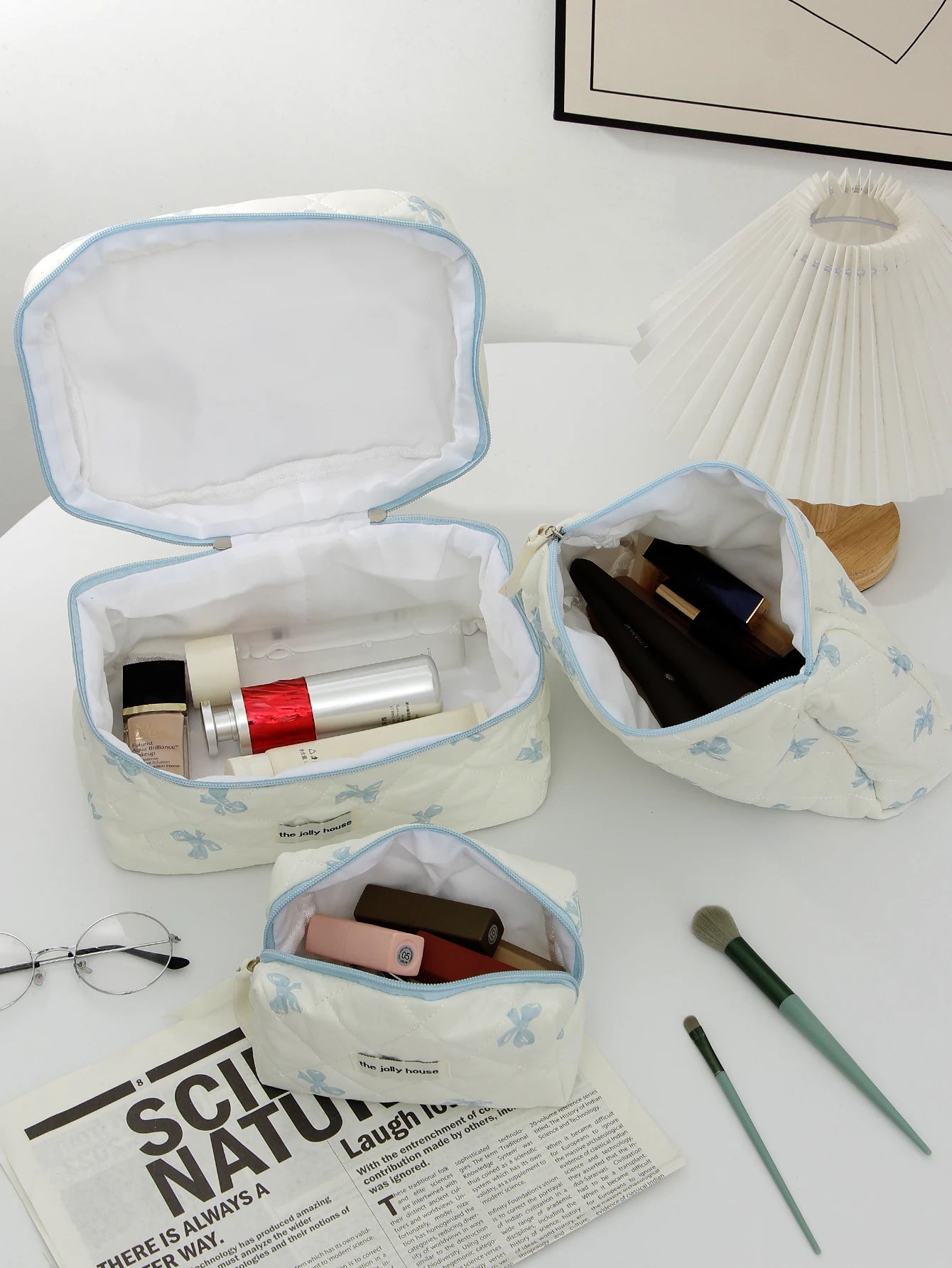 1 pc/set of white and blue bow quilted ｍakeup bag, bow pattern makeup bag, travel essential makeup bag, daily toiletries makeup