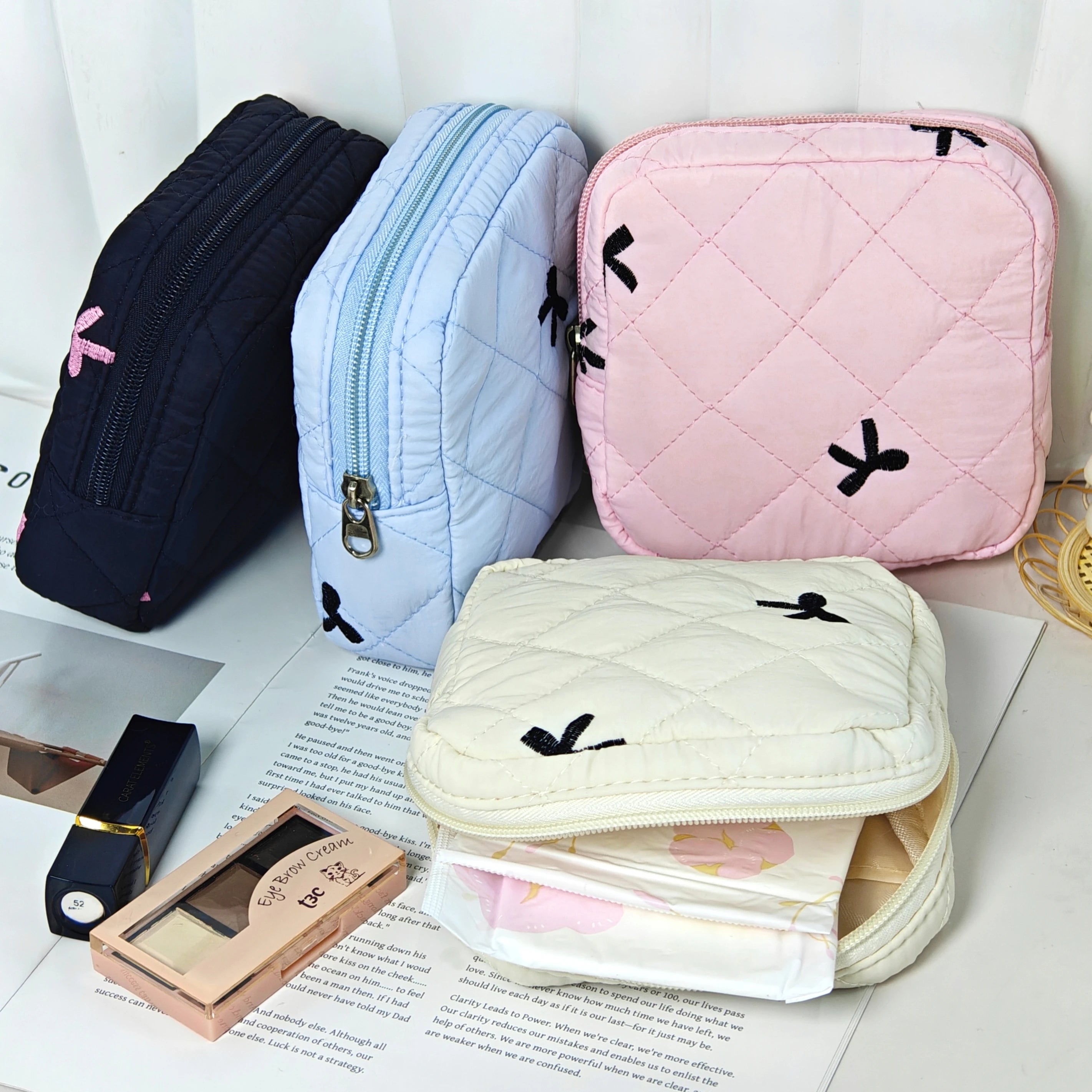 Bows Embroidery Craft Makeup Bag, Cute, Fashionable, Simple and Versatile, Suitable for Storing Small Items