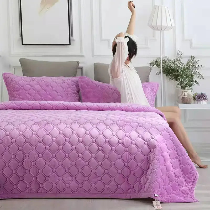 1PC Luxury Bed Cover Thickened Anti-Slip Bed Solid Color Warm Quilted Bedspread Bedding Velvet Comforter Short Plush Sofa Towel