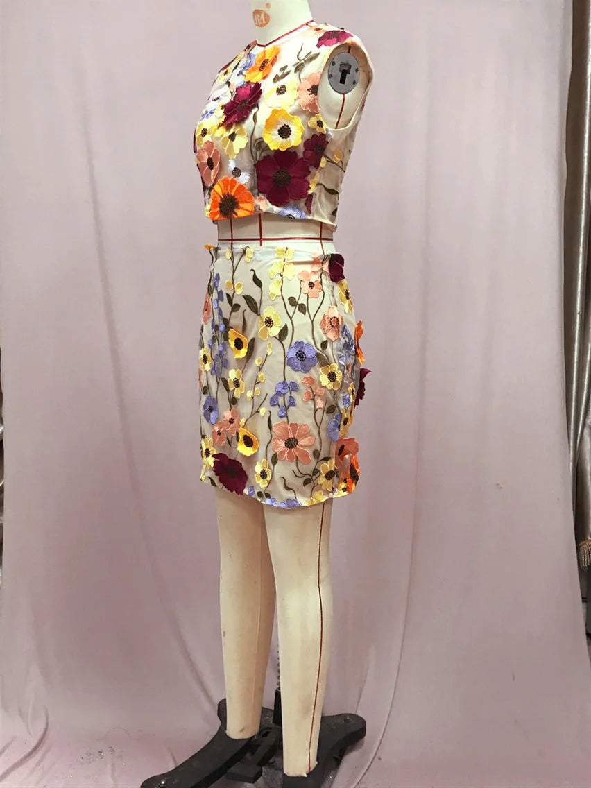 Women's Skirt Two-piece Suit High-grade Embroidery Crochet Sleeveless Temperament Elegant Sweet Short Top Hip Skirt Suit 2025