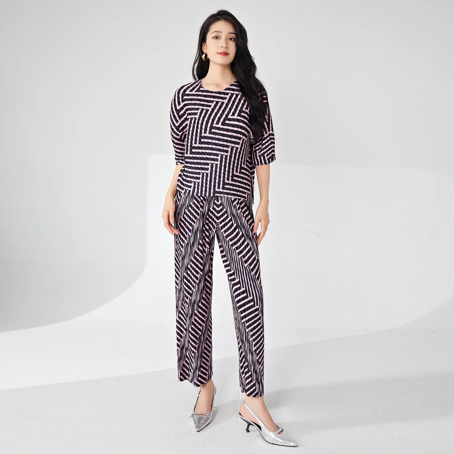 Women's Pleated Fashionable Retro Style Two-Piece Set Temperament Stretch Top Wide Leg Pants Office Set