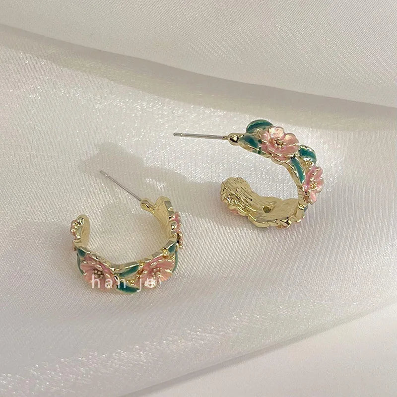 Pendiente colgante en forma de C de flor de rama de rosa para mujer, dulce, romántico, esmaltado francés, temperamento, accesorio de joyería creativo