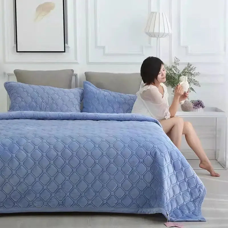 1PC Luxury Bed Cover Thickened Anti-Slip Bed Solid Color Warm Quilted Bedspread Bedding Velvet Comforter Short Plush Sofa Towel