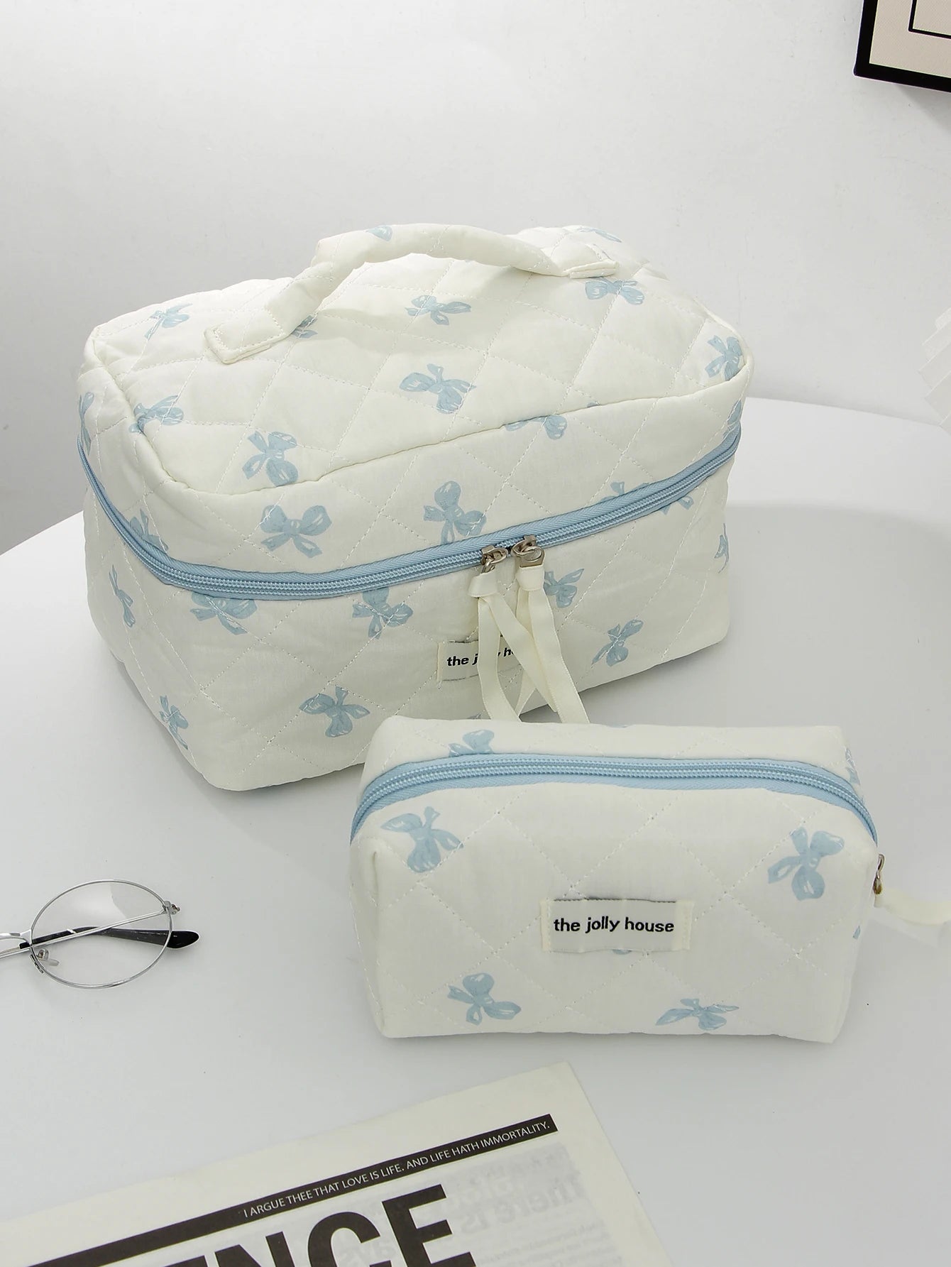 1 pc/set of white and blue bow quilted ｍakeup bag, bow pattern makeup bag, travel essential makeup bag, daily toiletries makeup