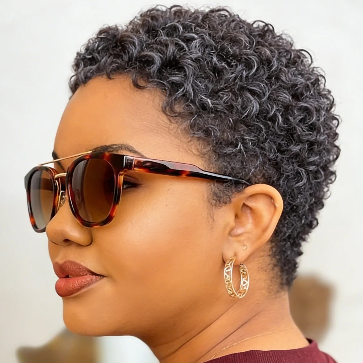 Krøllete Pixie-parykk