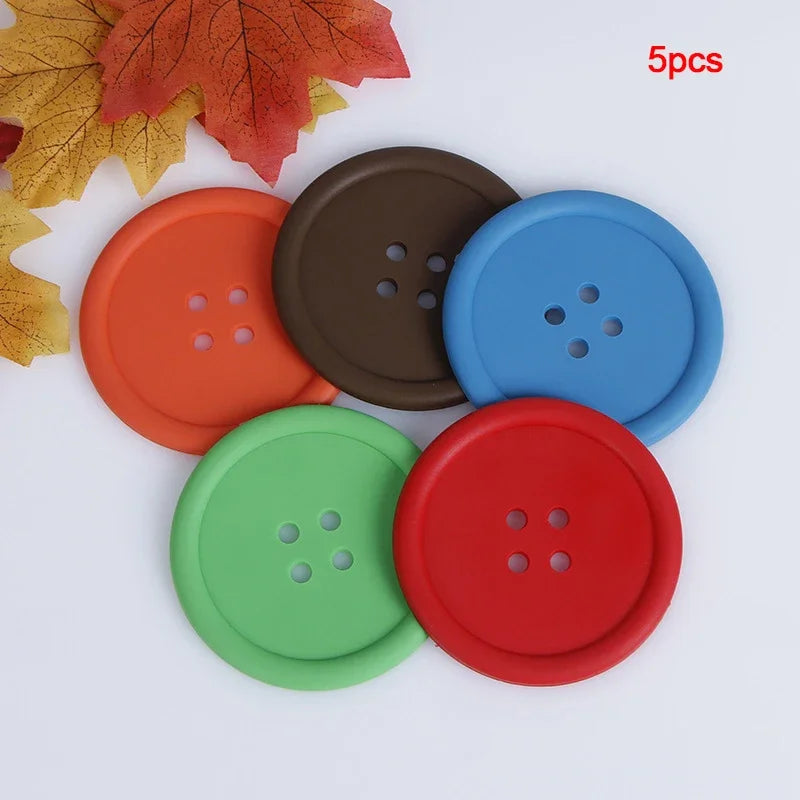 Lot de 5 dessous de verre ronds et résistants à la chaleur, antidérapants et isolants, en silicone, pour table, dessous de verre à boutons simples