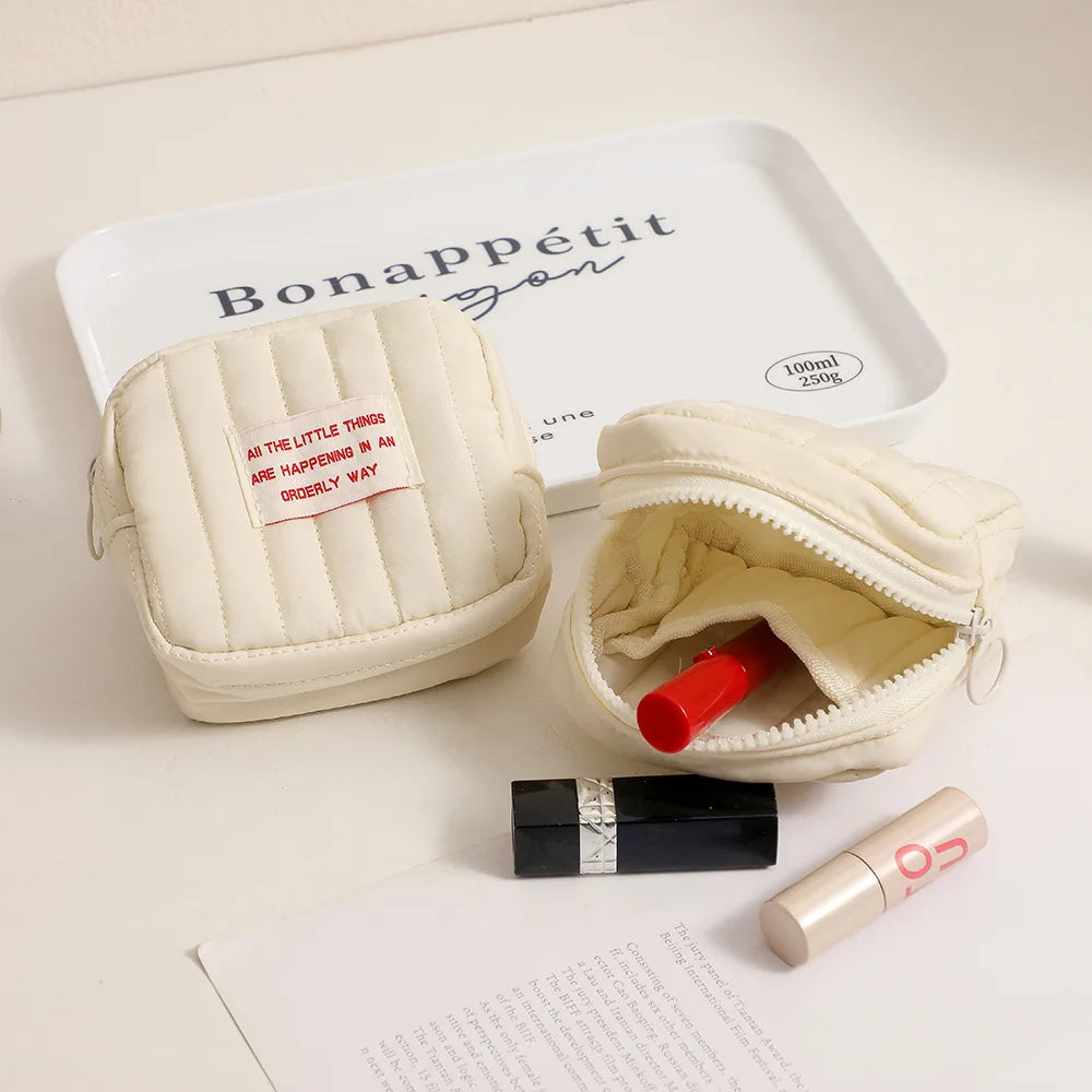 Simple Quilted Bag for Girls with High Beauty Makeup Products Storage Small Square Bag Outdoor Portable Makeup Bag