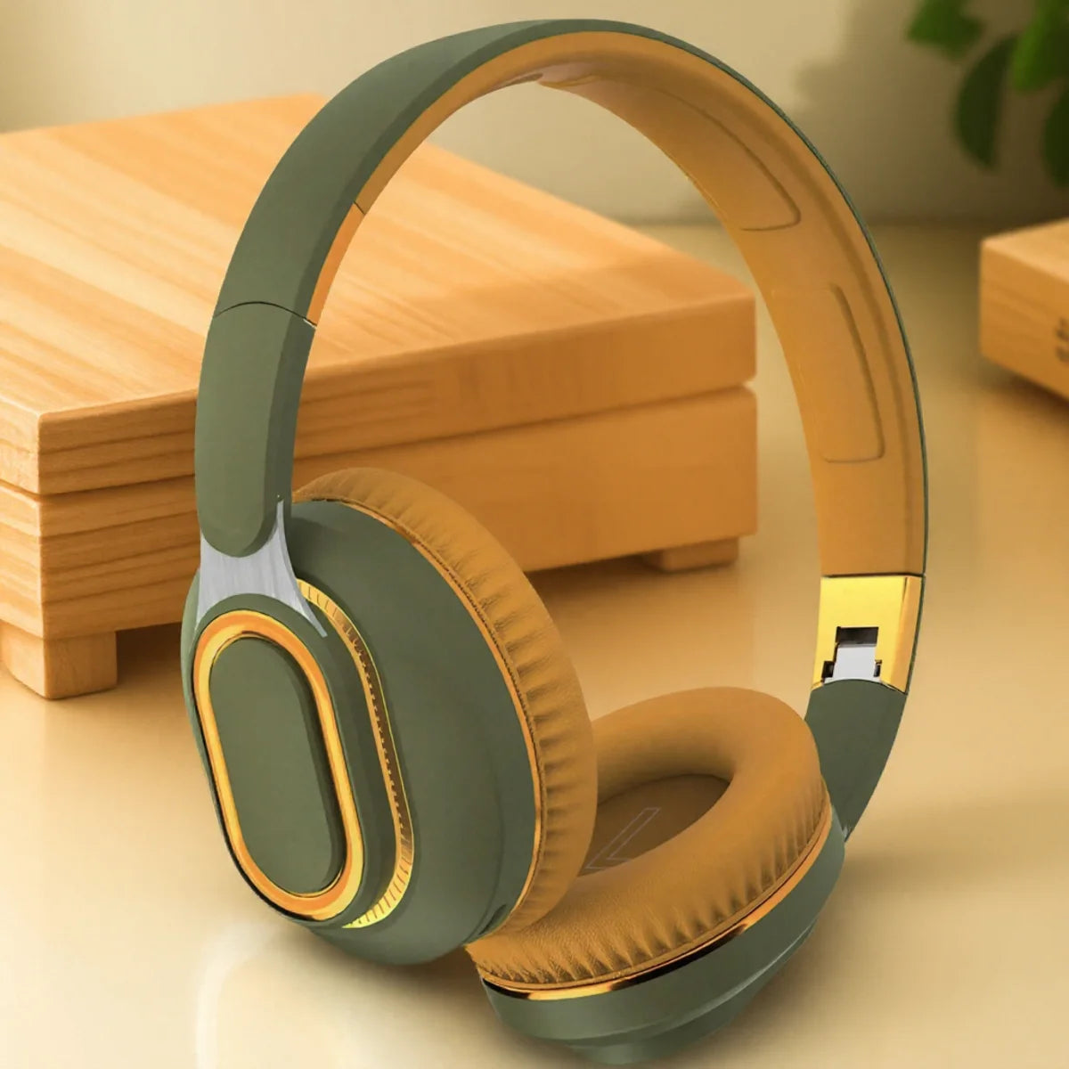 Wireless Gaming Headset with Microphone HiFi Sound Immersive E-Sports Audio for PC Music Enjoyment and Portable Wireless Use