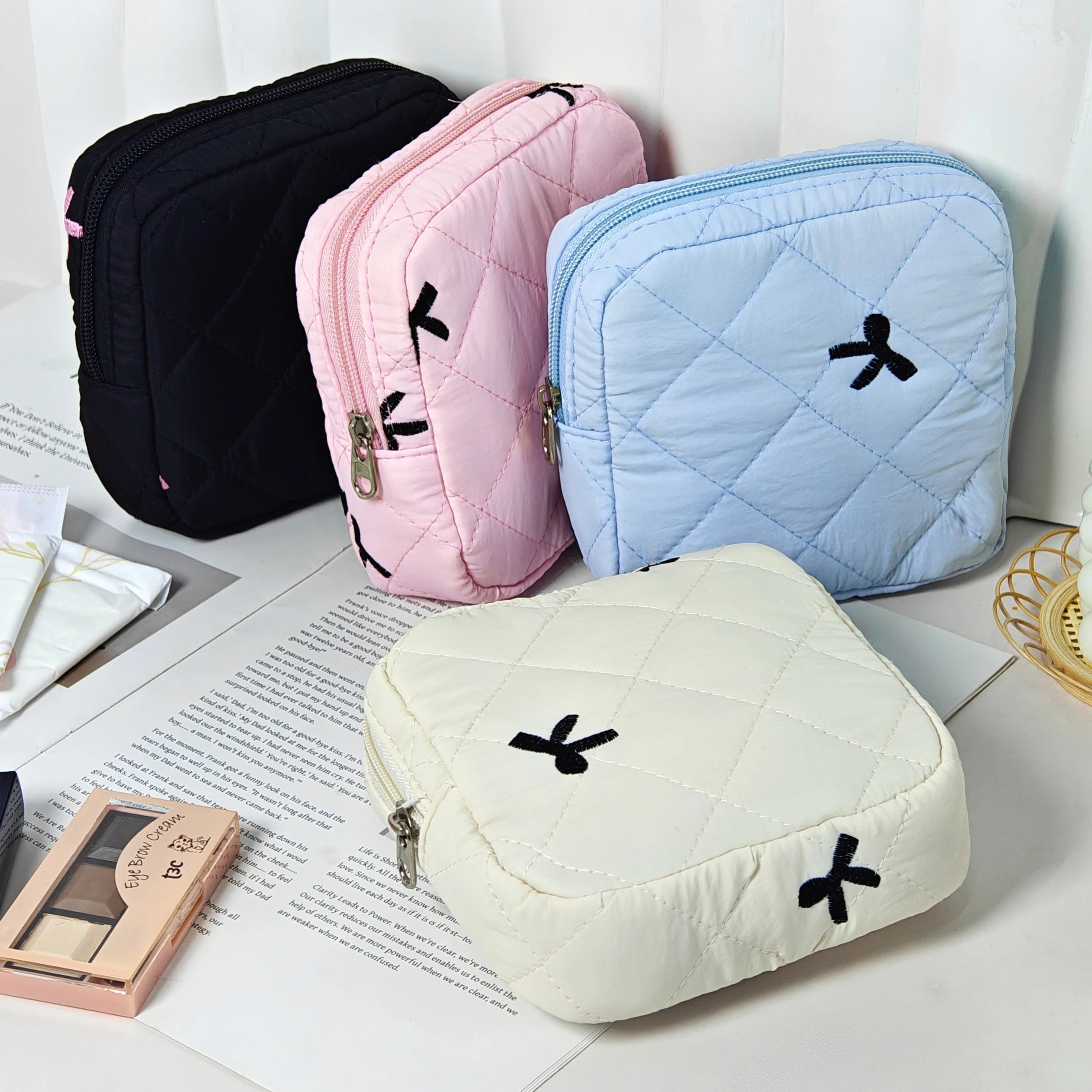 Bows Embroidery Craft Makeup Bag, Cute, Fashionable, Simple and Versatile, Suitable for Storing Small Items
