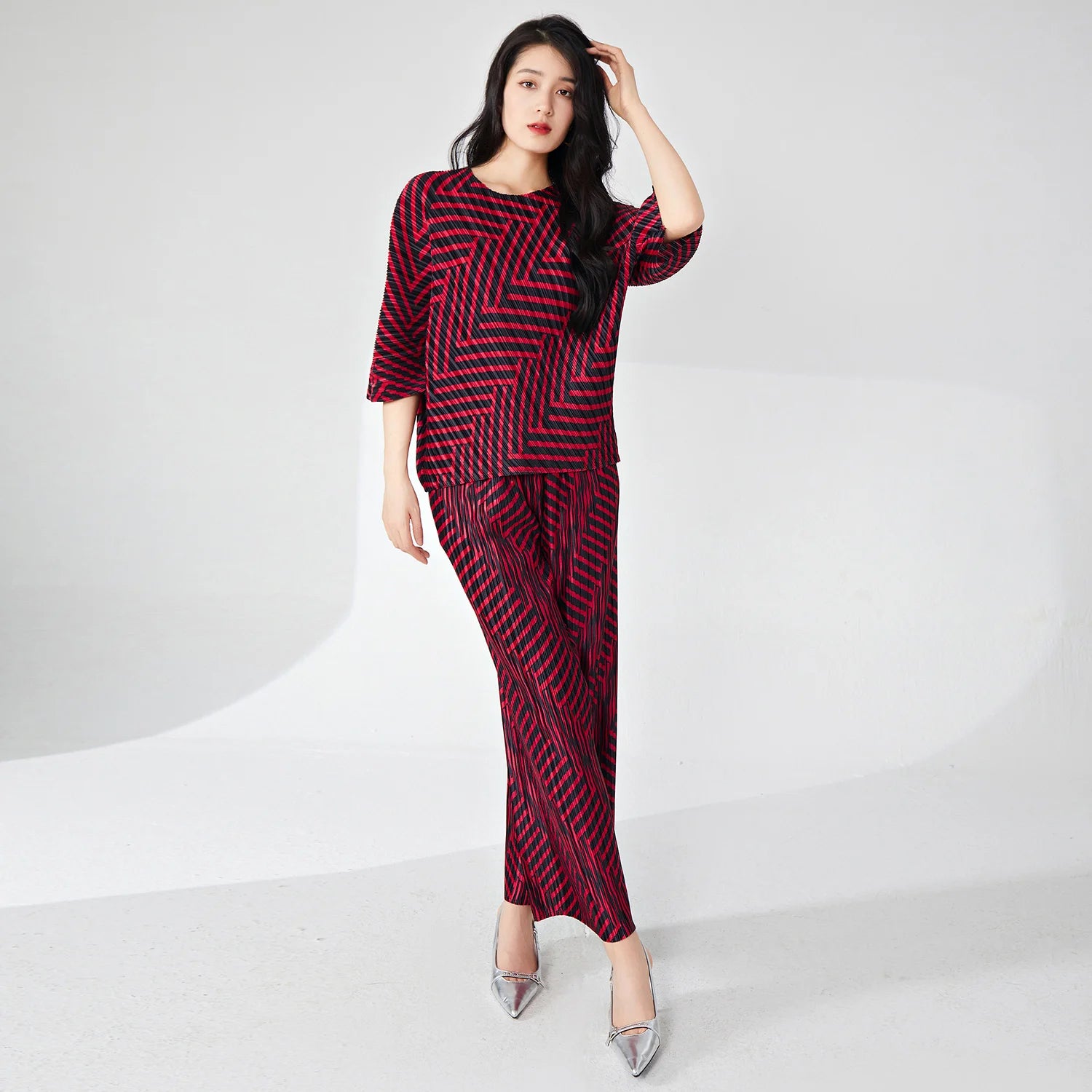 Women's Pleated Fashionable Retro Style Two-Piece Set Temperament Stretch Top Wide Leg Pants Office Set