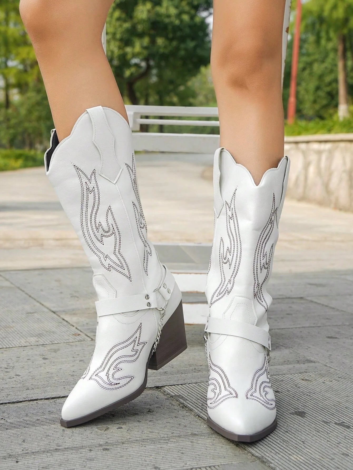 Women Boots Autumn Winter Fashion Embroidered Western Cowboy Boots Women Casual Comfortable Pointed Toe Thick Heel Shoes Woman