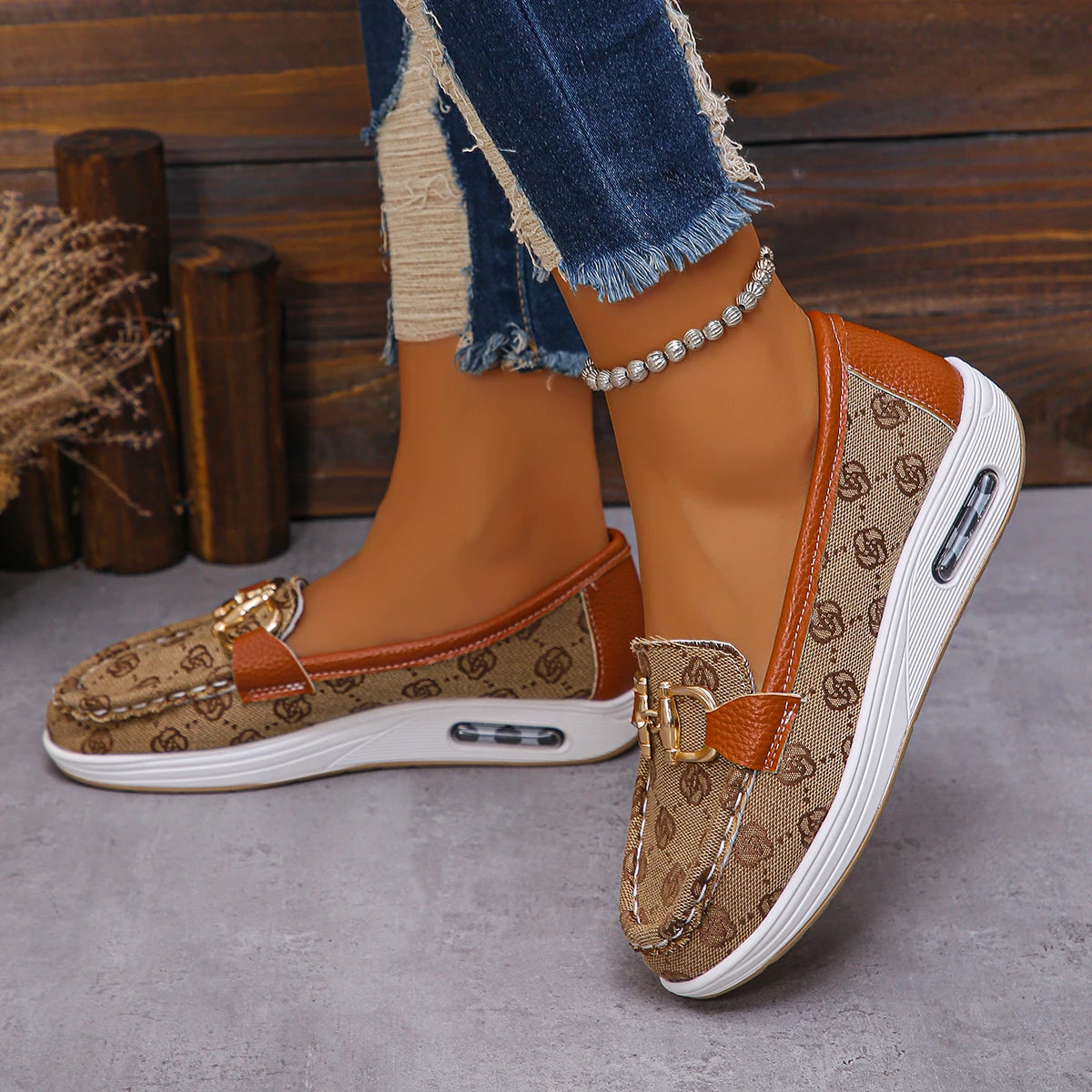 New Autumn Women Trend Retro Designer Flat Shoes Women Fashionable Round Toe Metal Decoration Casual Shoes Zapatos De Mujer