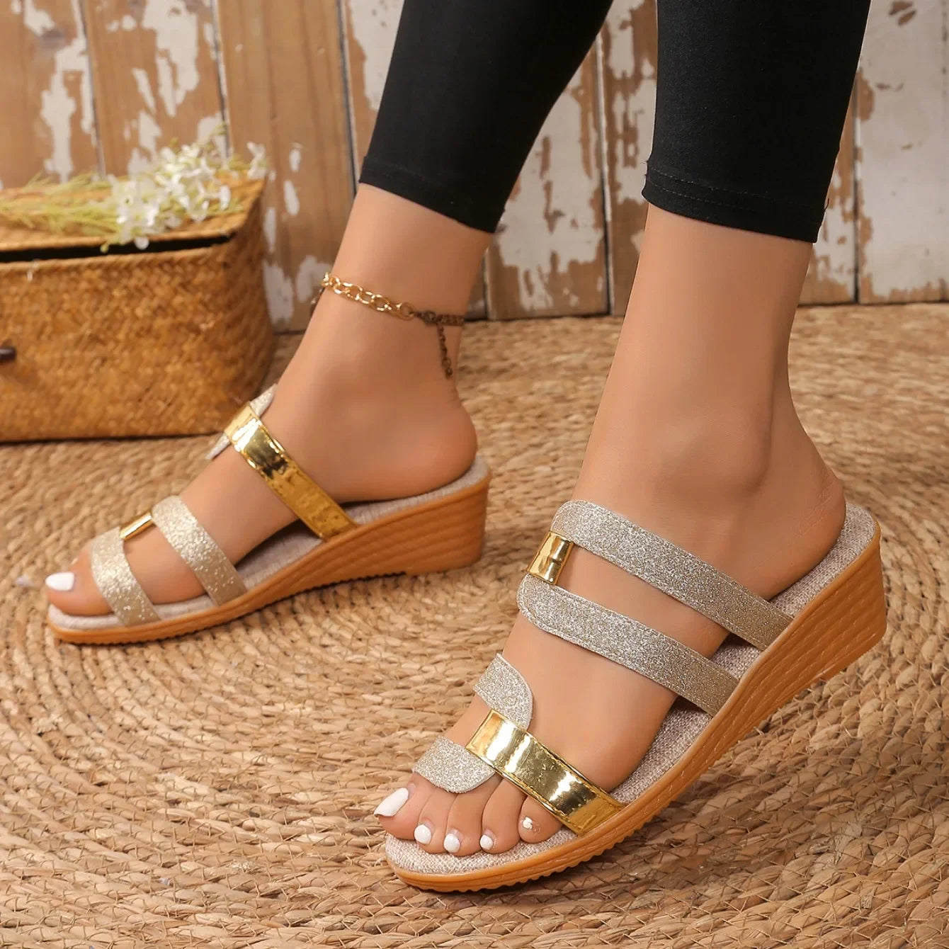 Women Slippers New Casual Blocking Sandals Outdoor Soft Leather Slippers Thick Soled Slope Woven Straw Shoes Slides Women