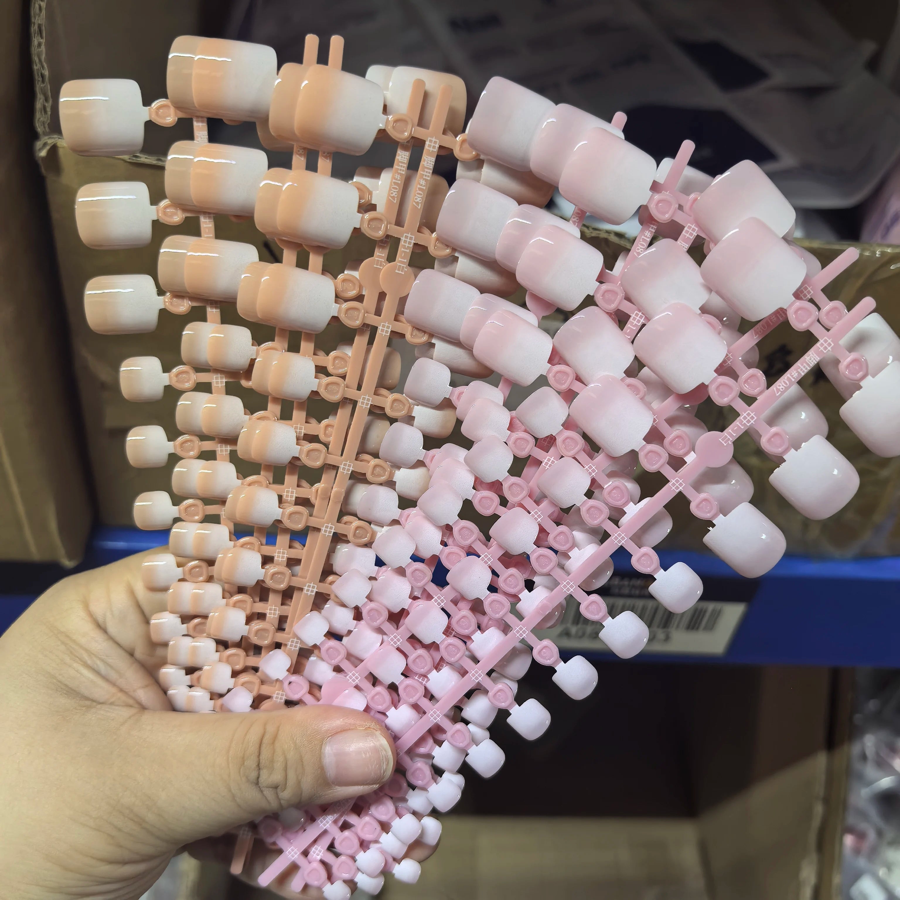 120pcs French Fake Press on Toenails Wearable Gradient White Pink Nude Short Square Toe Nails DIY Full Cover Foot Nails Tips