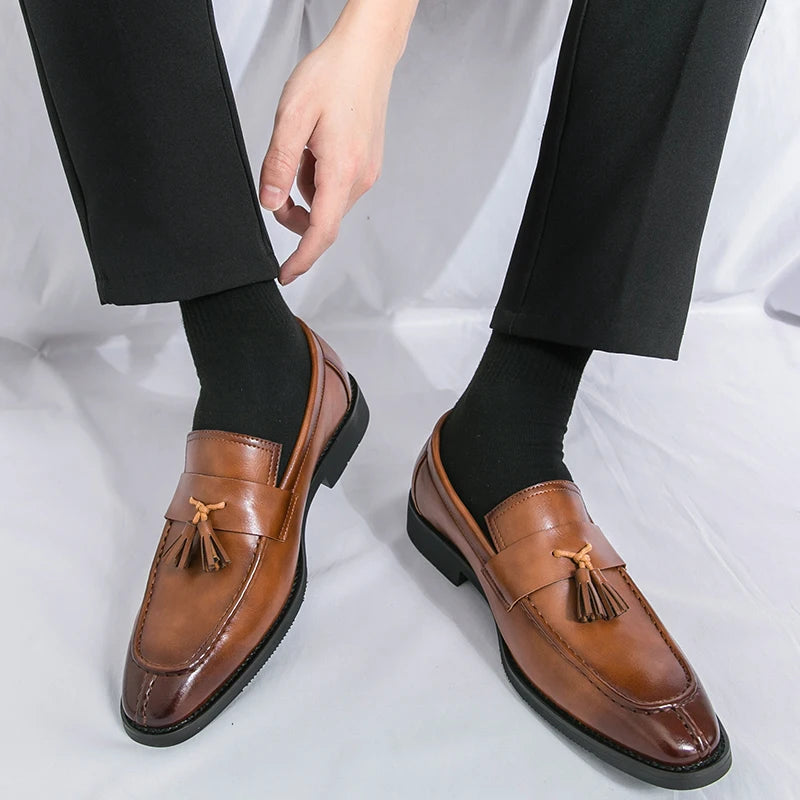 Youth trend flow Su loafers men's foot leather British business slip-on leather shoes light pointed casual men's shoes