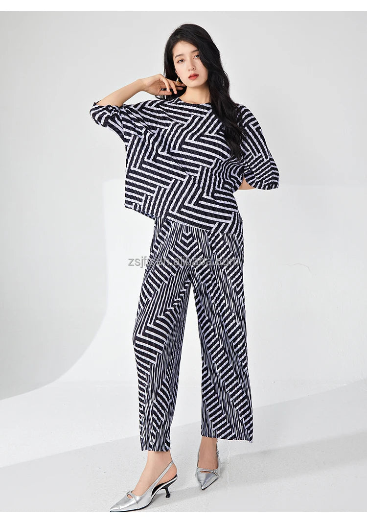 Women's Pleated Fashionable Retro Style Two-Piece Set Temperament Stretch Top Wide Leg Pants Office Set