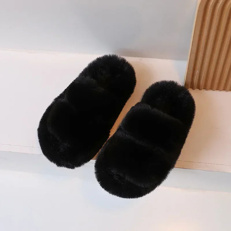 Zapatos cálidos para niños, color liso, versátiles, pantuflas de invierno con pelo para niños y niñas, nuevos zapatos de interior para niños 2025, a la moda, antideslizantes, elegantes.