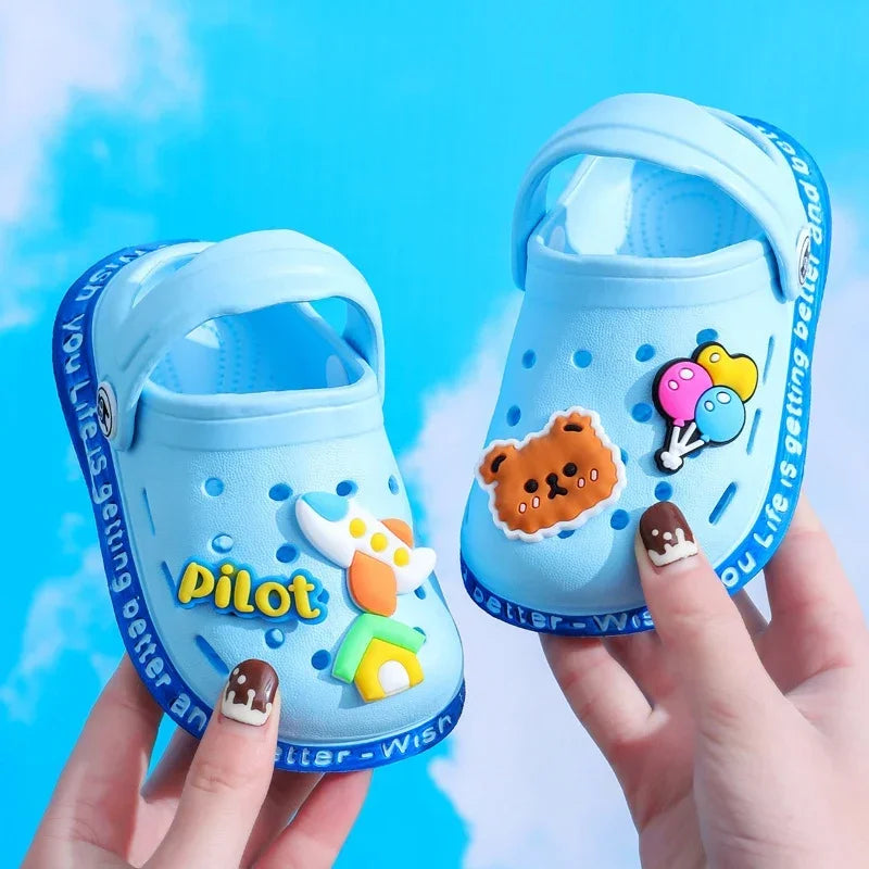 Zapatillas de jardín de verano para niños y niñas, sandalias de playa, ligeras, transpirables, bonitos dibujos animados, pantuflas para bebé