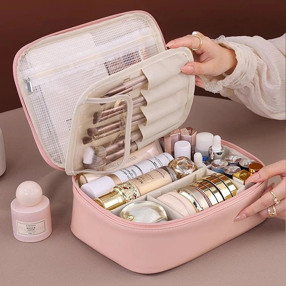 New PU leather makeup bag with large capacity, portable, and high-end outdoor feel, layered and multi-layer waterproof makeup ca