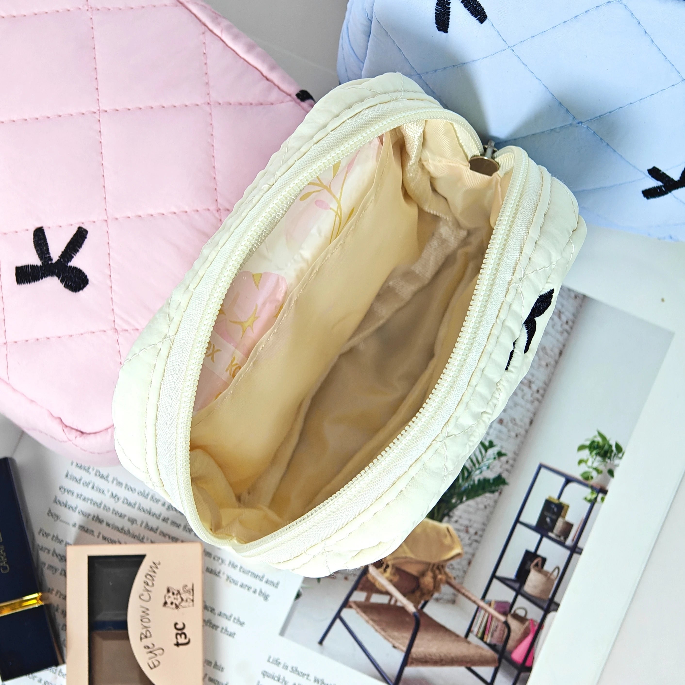 Bows Embroidery Craft Makeup Bag, Cute, Fashionable, Simple and Versatile, Suitable for Storing Small Items