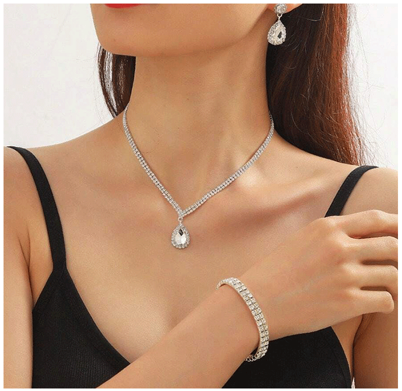 Juego de joyas lujosas de 4 piezas, exquisito colgante de diamantes de imitación, elegante collar, pendientes y pulsera chapados en plata con cristales para mujer