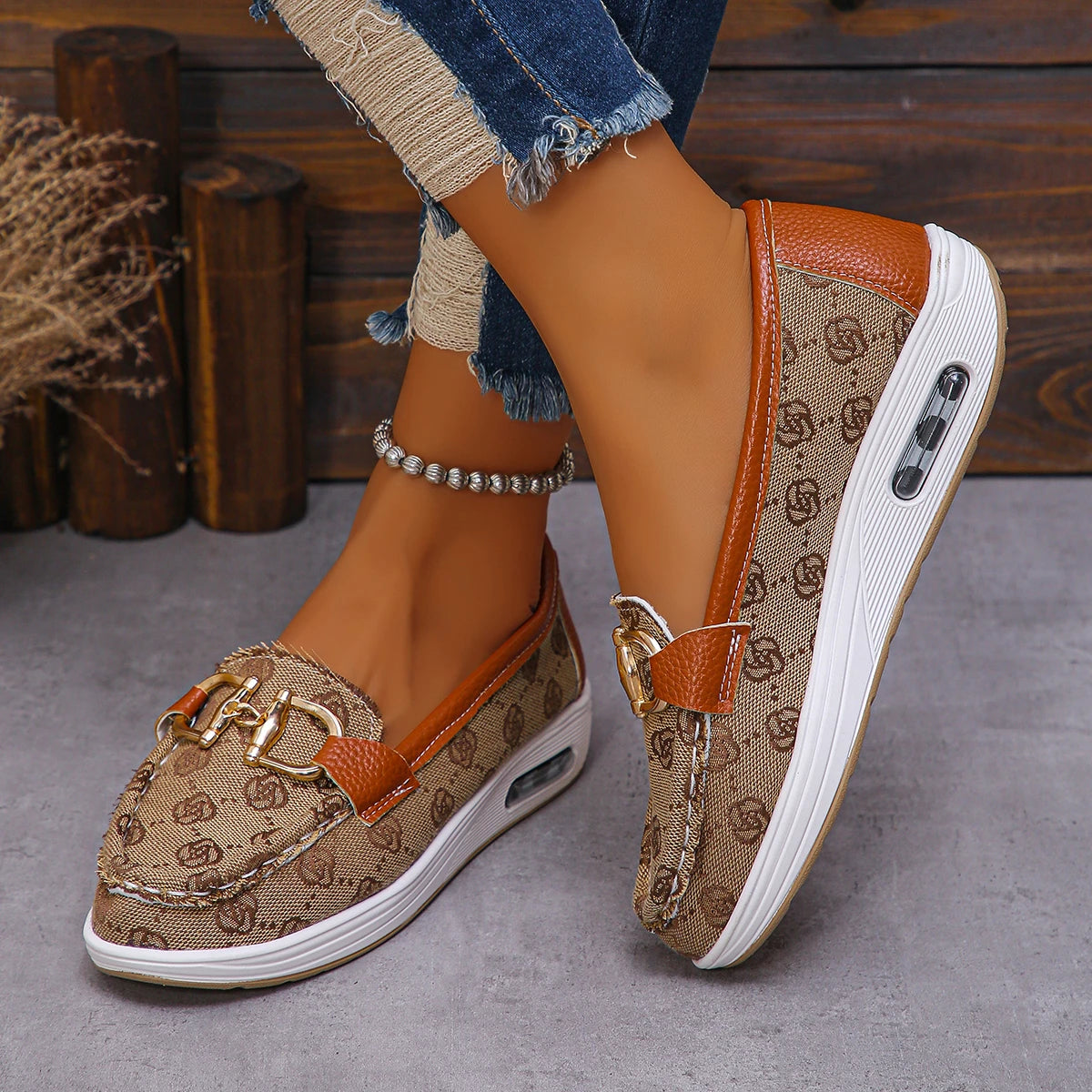 New Autumn Women Trend Retro Designer Flat Shoes Women Fashionable Round Toe Metal Decoration Casual Shoes Zapatos De Mujer