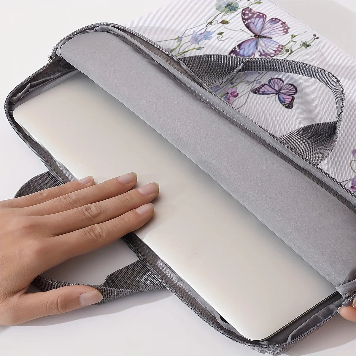 Sett med lilla sommerfuglvesker til bærbar PC