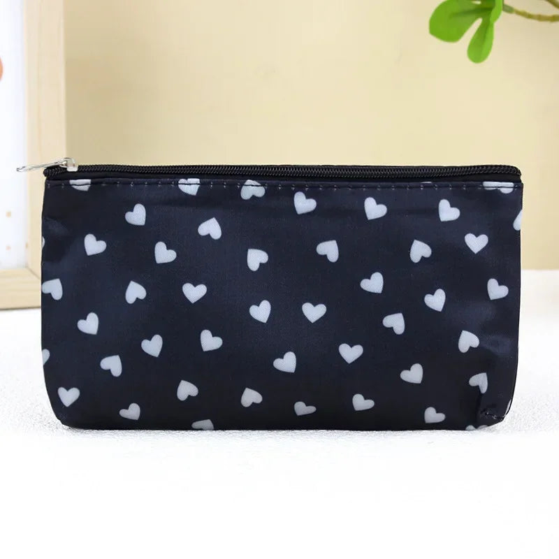 Bolsa de cosméticos con estampado de corazón para viaje, neceser de aseo para mujer, bolsas de maquillaje sencillas y modernas para mujer