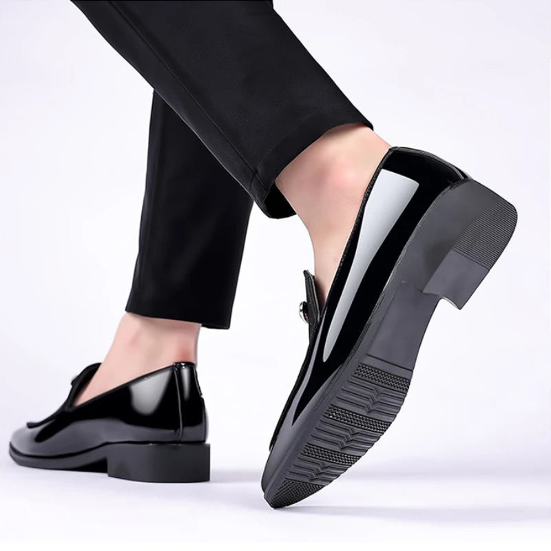 Zapatos de vestir para hombre, de fiesta, negros de lujo, de cuero formal, sin cordones, de charol, de negocios informales, mocasines, talla grande