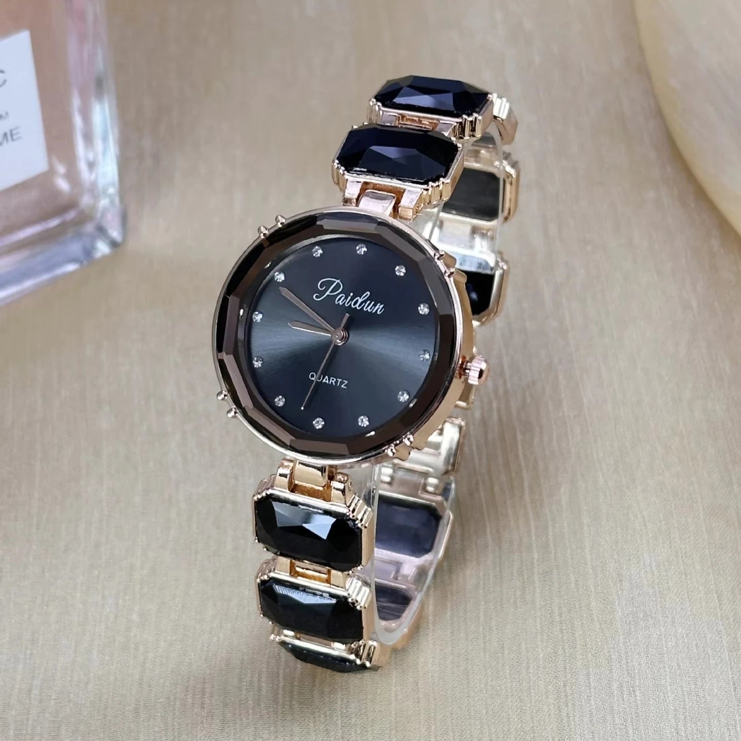 Big Diamond Bracelet Wristwatches New Round Dial Quartz Watches for Women Luxury Girls Clock Dropshipping Reloj Gifts
