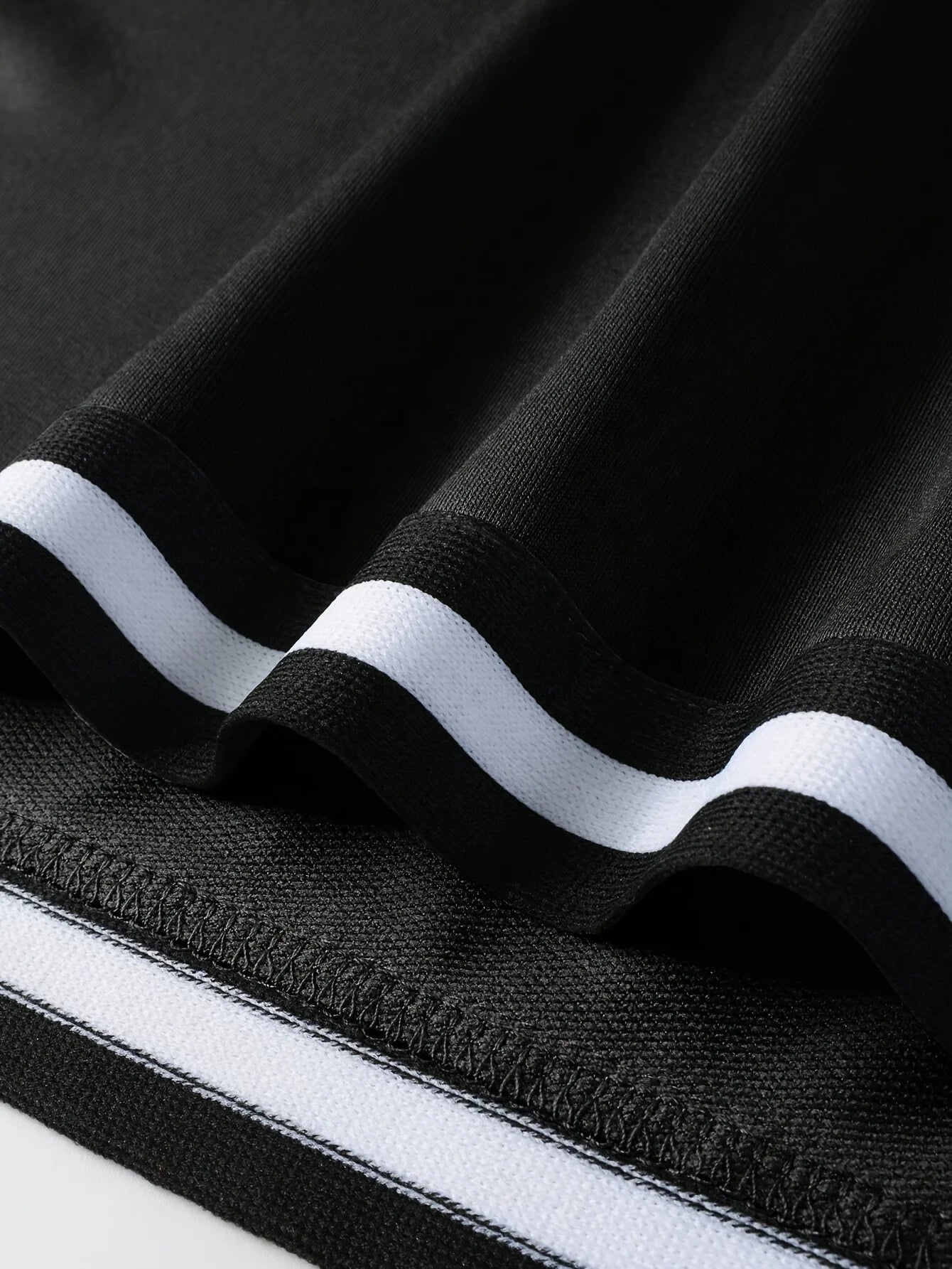 Men's Summer Casual Fashion Black T- Shirt is Versatile and Suitable for Any Occasion with Lightweight and Breathable Fabric