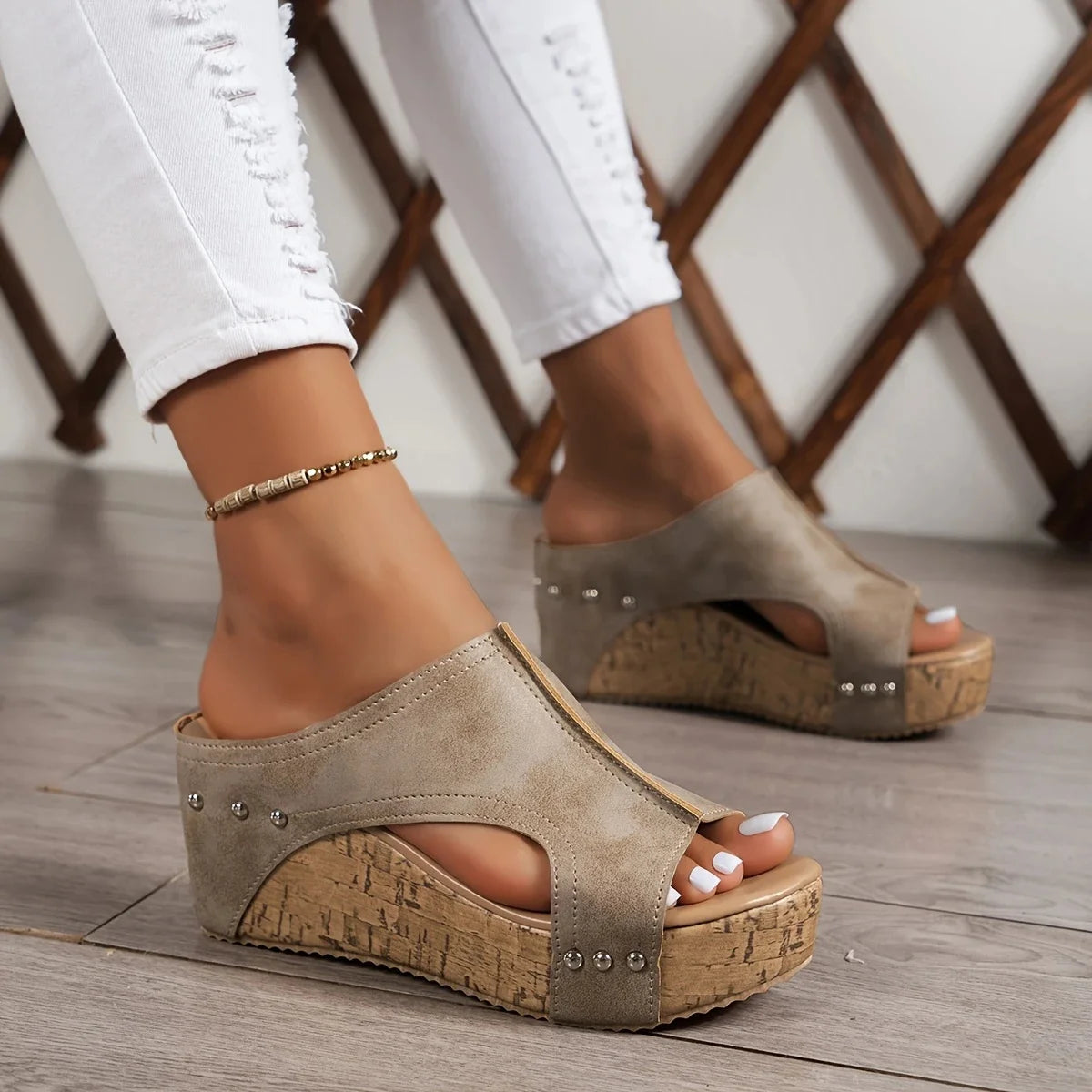 Women's summer flat sandals, new style, soft-soled, suitable for outdoor wear, versatile and fashionable women's