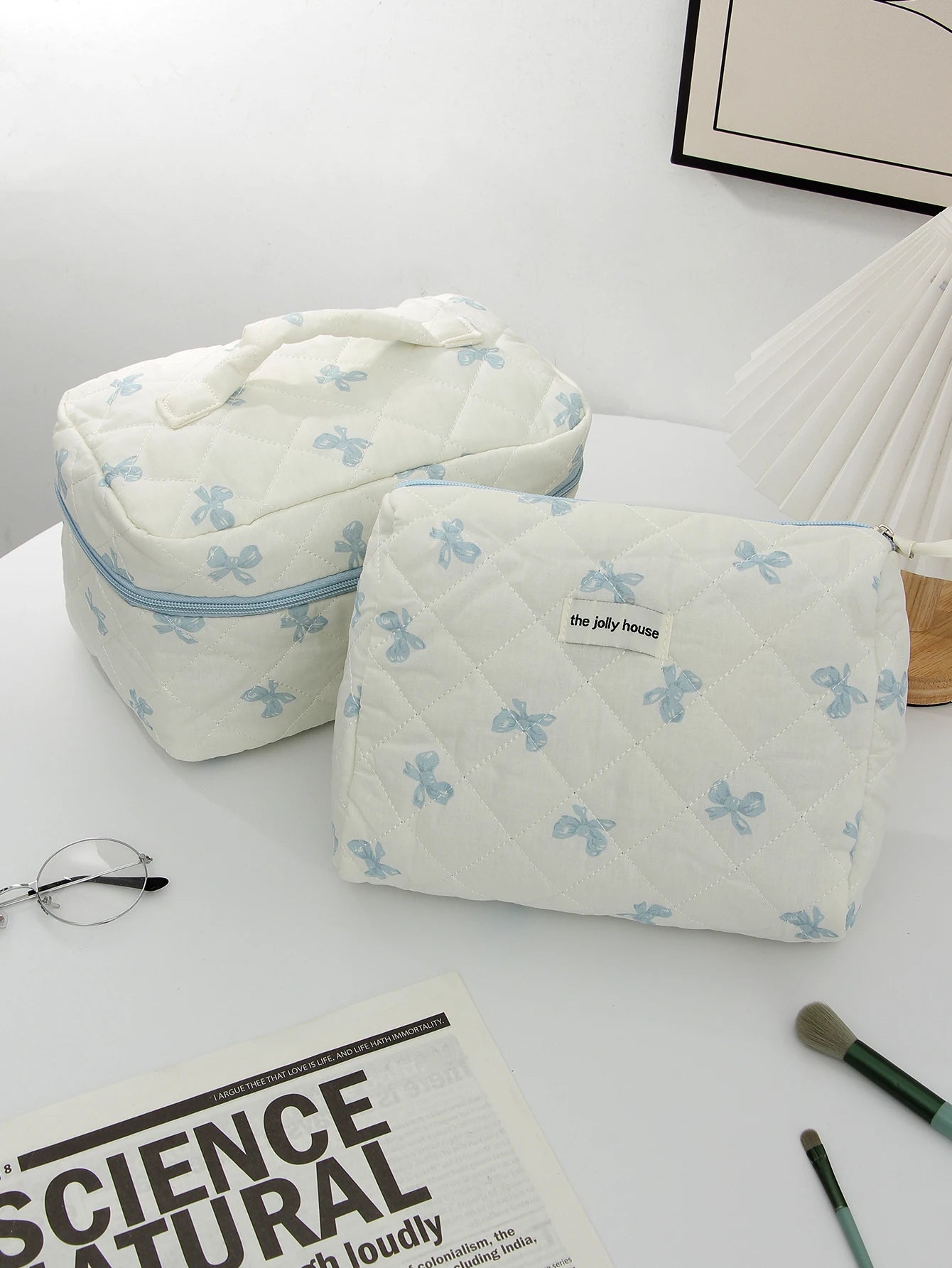 1 pc/set of white and blue bow quilted ｍakeup bag, bow pattern makeup bag, travel essential makeup bag, daily toiletries makeup