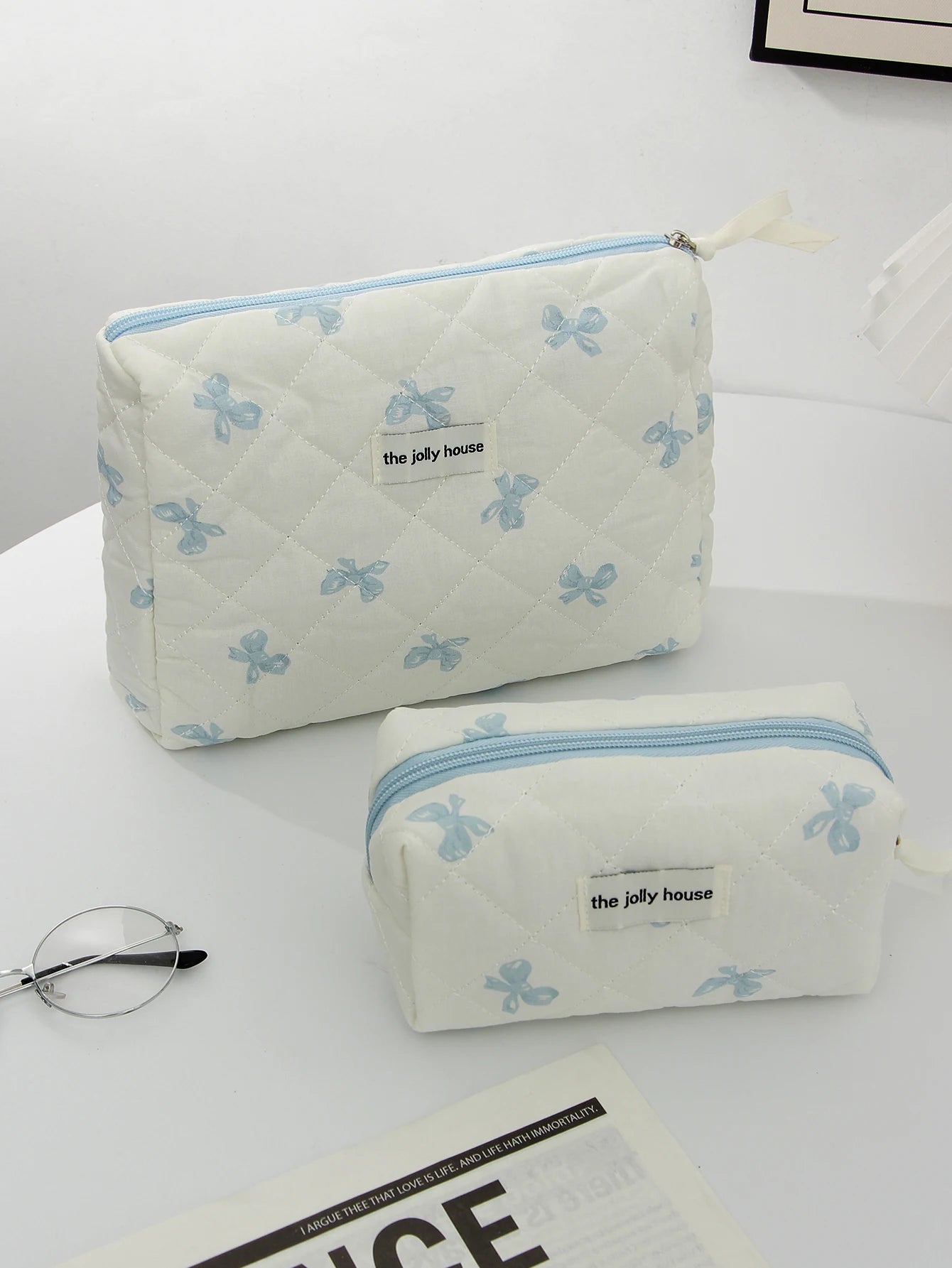 1 pc/set of white and blue bow quilted ｍakeup bag, bow pattern makeup bag, travel essential makeup bag, daily toiletries makeup