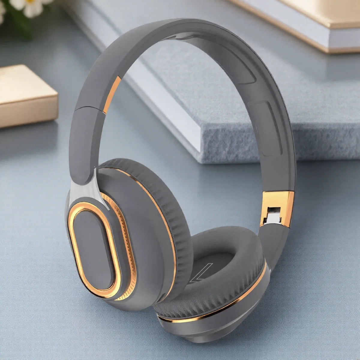 Wireless Gaming Headset with Microphone HiFi Sound Immersive E-Sports Audio for PC Music Enjoyment and Portable Wireless Use