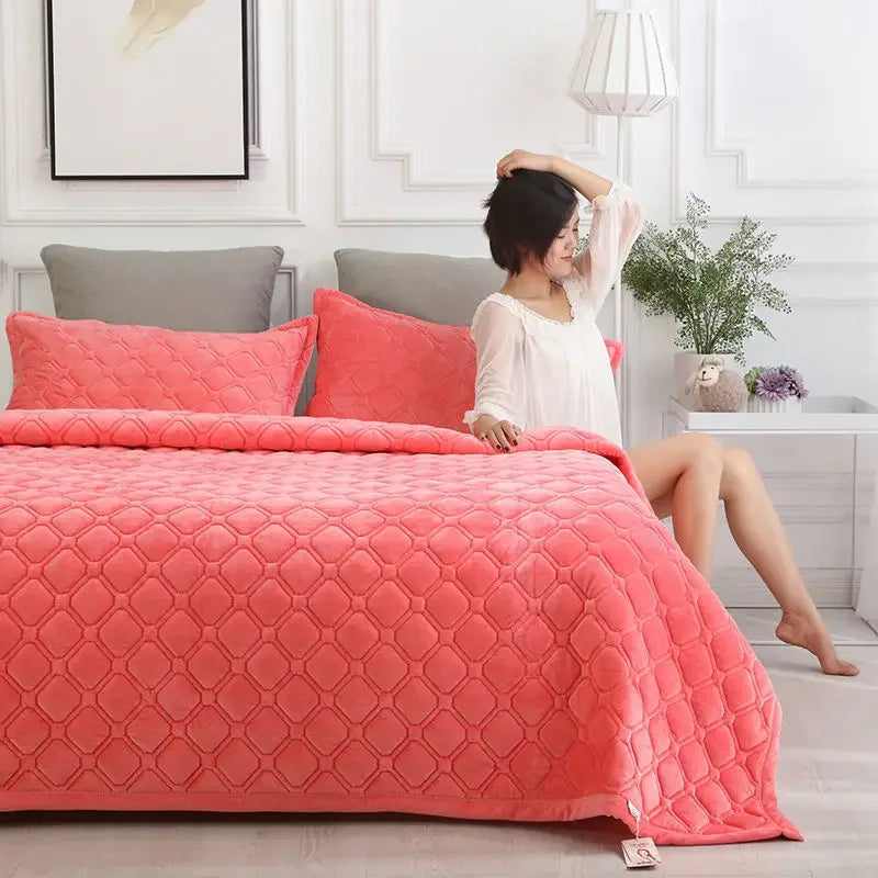 1PC Luxury Bed Cover Thickened Anti-Slip Bed Solid Color Warm Quilted Bedspread Bedding Velvet Comforter Short Plush Sofa Towel