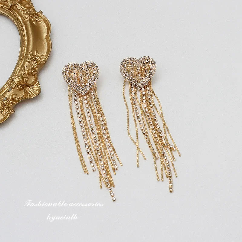 Nuevos exquisitos pendientes de circonita de colores en forma de corazón para mujer, pendientes de esmalte blanco a la moda con temperamento amoroso, joyería de boda