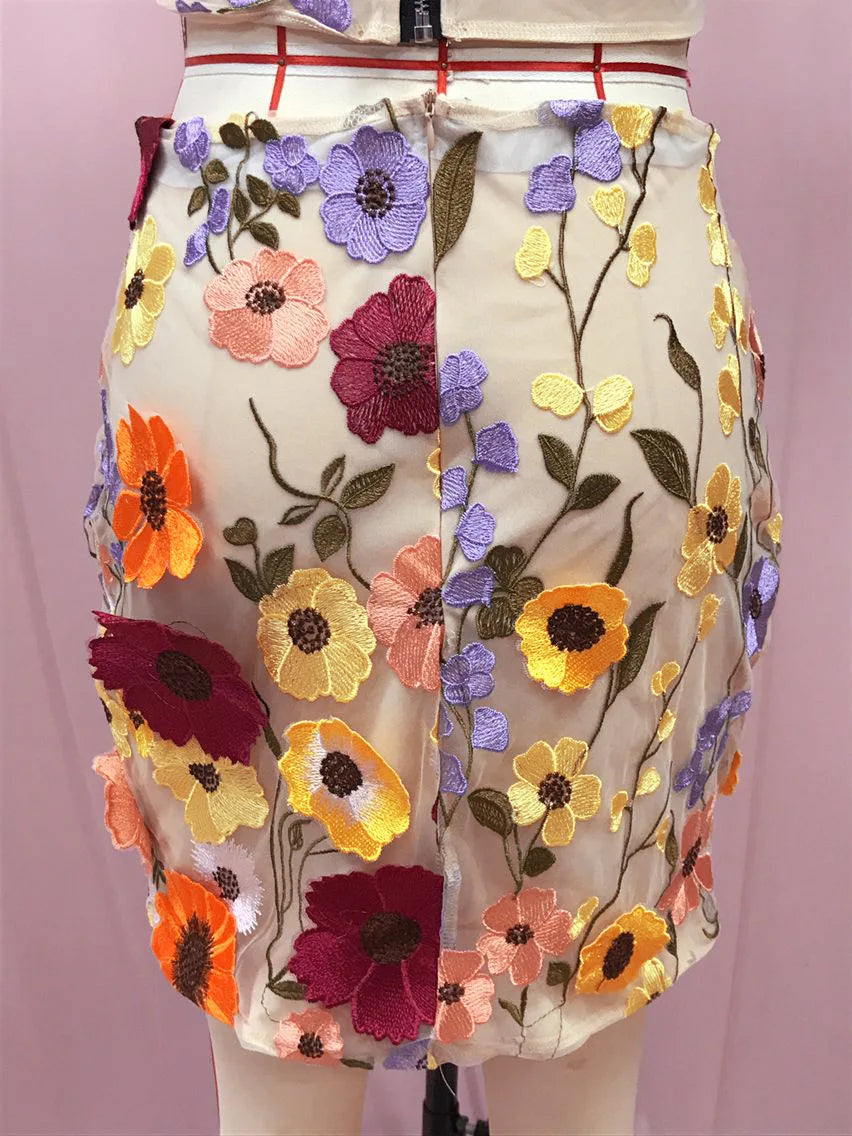 Women's Skirt Two-piece Suit High-grade Embroidery Crochet Sleeveless Temperament Elegant Sweet Short Top Hip Skirt Suit 2025