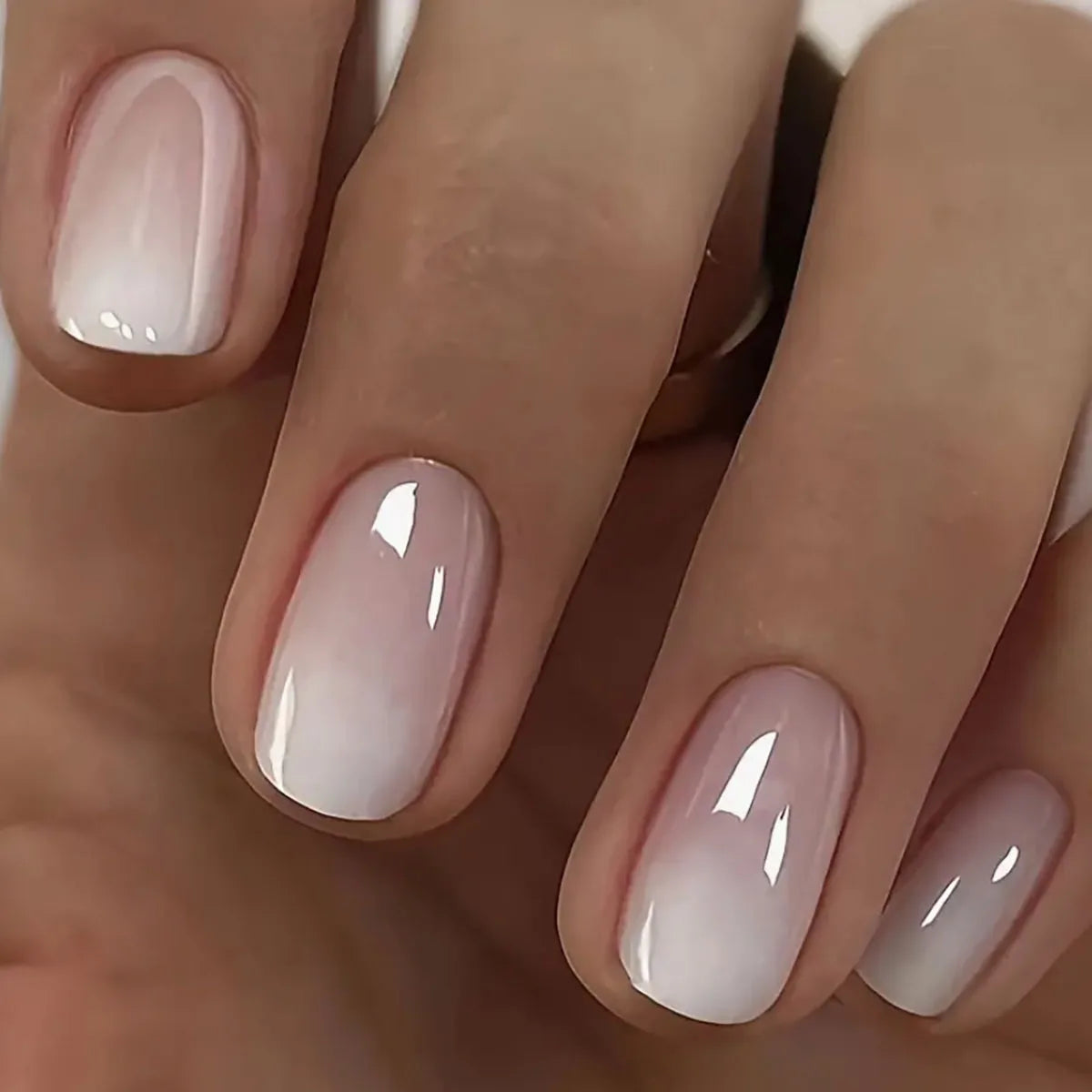 Glossy Press on Nails Set Short Oval Shiny Gradient French Nail Art Design Reusable Full Cover Fake Nails with Glue for Girls