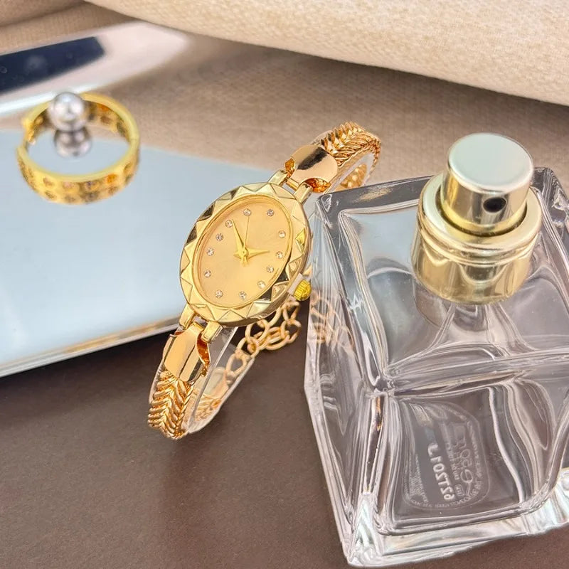 New Oval Retro Small Dial Women's Bracelet Watch Adjustable Lobster Clasp Jewelry Ladies Quartz Watches Luxury Wristwatch Gifts
