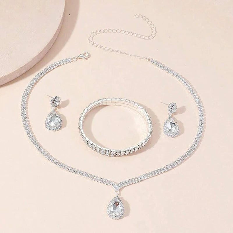 Juego de joyas lujosas de 4 piezas, exquisito colgante de diamantes de imitación, elegante collar, pendientes y pulsera chapados en plata con cristales para mujer