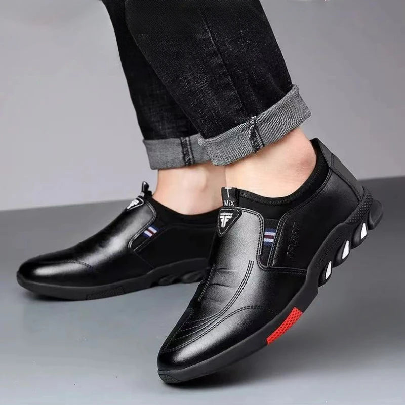 Herresko i skinn, forretningssko, fritidssko, myke såler, sklisikre loafers, mokkasiner, slip-on-sko for menn, pustende joggesko