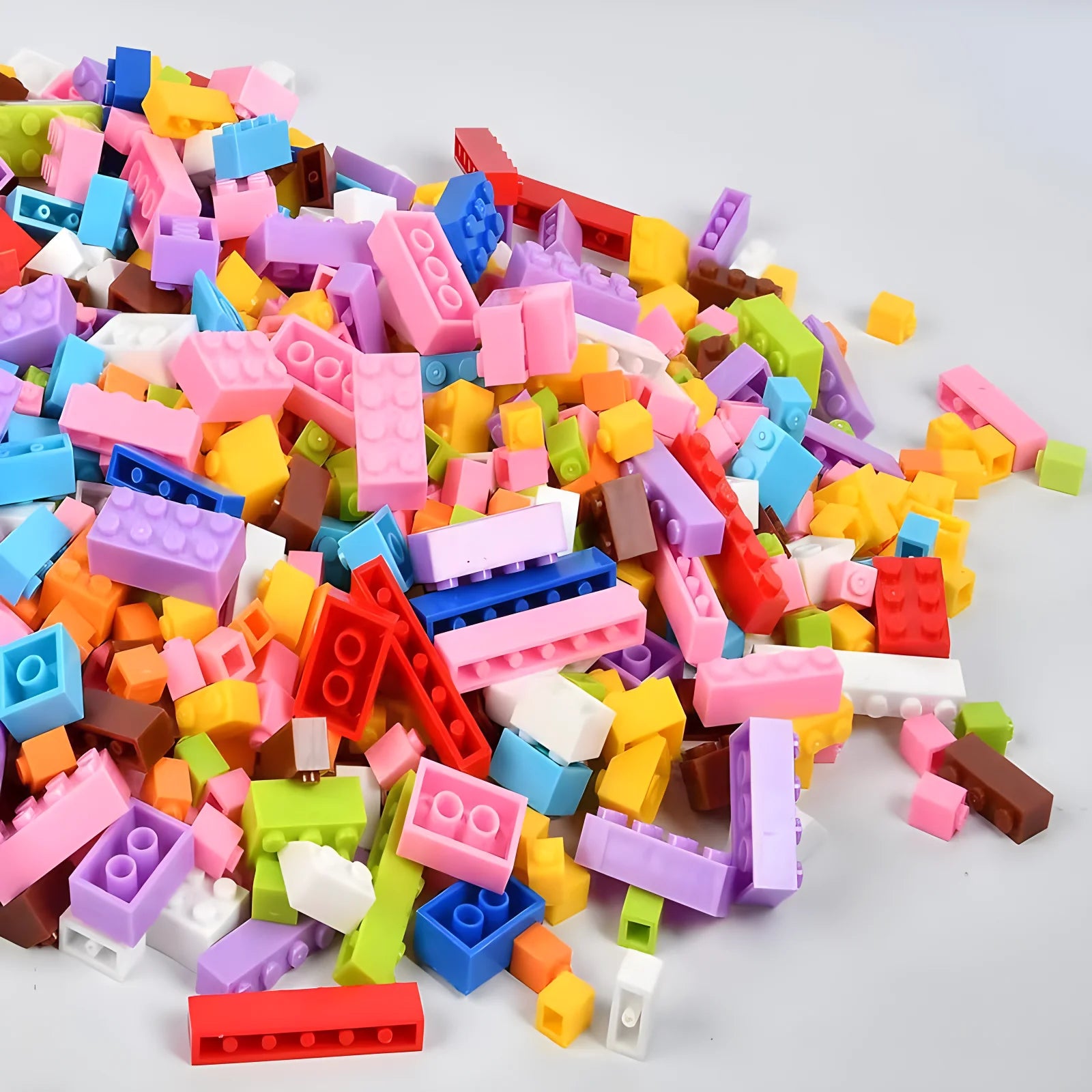 1000 Piezas de bloques de construcción creativos a granel Urban Classic Set, bloques de construcción ensamblados, regalo de cumpleaños, juguetes educativos para niños.